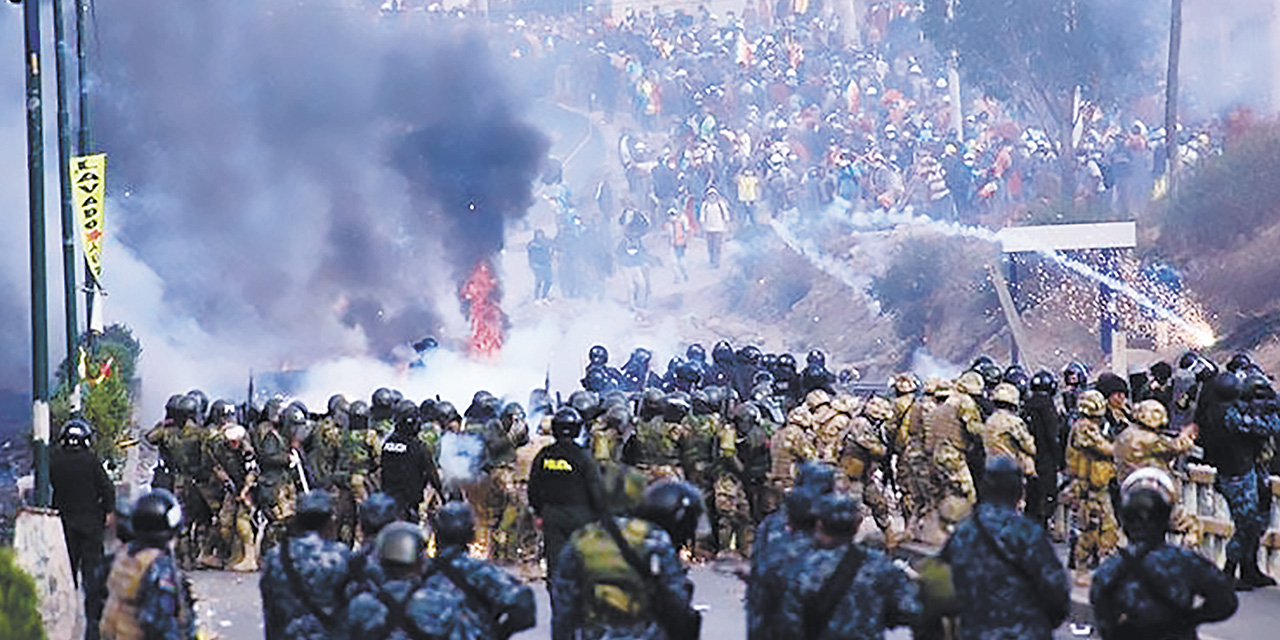 Las masacres de Sacaba y Senkata, que dejaron más de 30 personas fallecidas en 2019 por la recuperación de la democracia. | Foto: Archivo