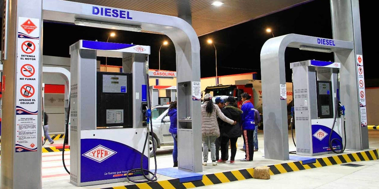 Estación de servicio de venta de gasolina y diésel. Foto: YPFB.