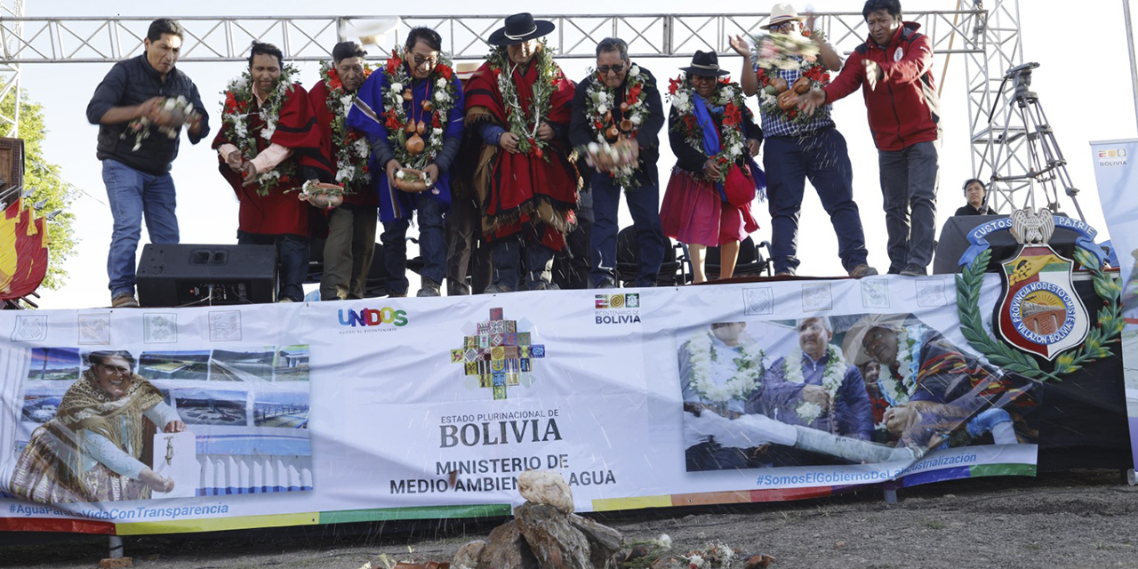 El presidente Luis Arce en una entrega de obras en Potosí.