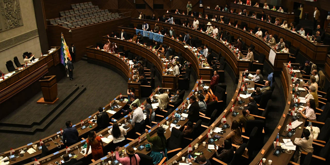 La tercera sesión de la Asamblea Legislativa en la que se rechazó el PGE Reformulado. | Foto: Archivo