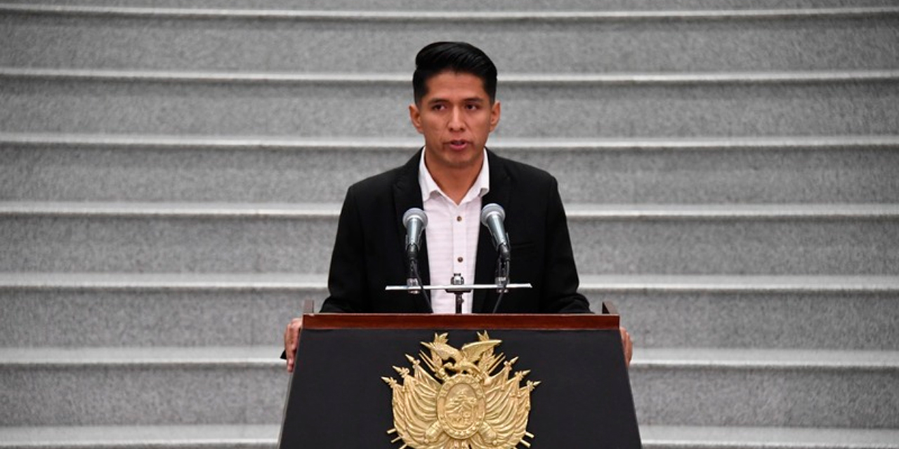 El presidente interino y presidente del Senado, Andrónico Rodríguez