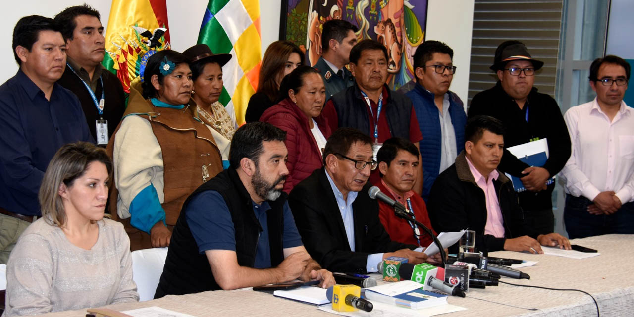 Representantes del Consejo, en conferencia de prensa. | Foto: Gonzalo Jallasi