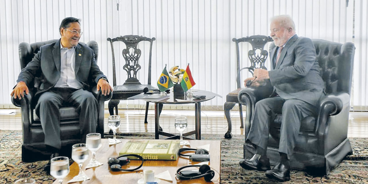 Los presidentes de Bolivia, Luis Arce, y Brasil, Luiz Inácio Lula da Silva. | Foto: ABI