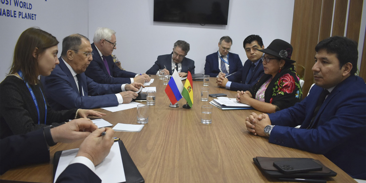Reunión de autoridades de Bolivia y Rusia.