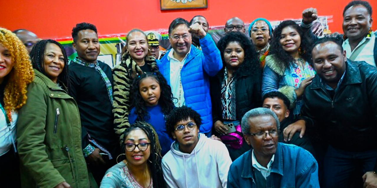 El presidente Luis Arce con el pueblo afro de Bolivia. Foto: PRESIDENCIA