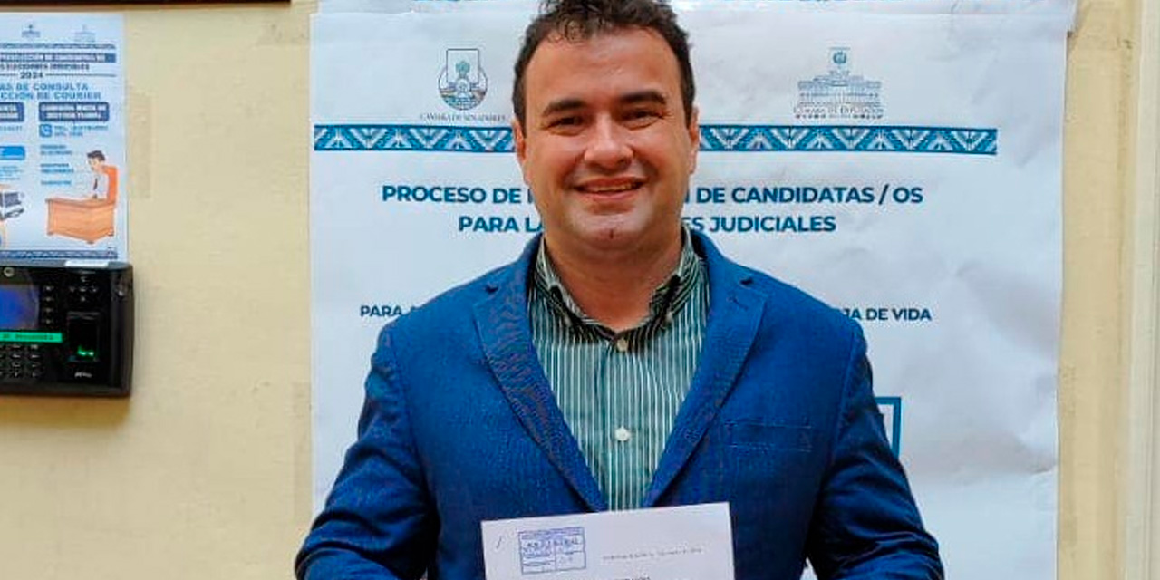 El magistrado del Tribunal Supremo de Justicia, Olvis Egüez Oliva, presenta su postulación al Tribunal Constitucional Plurinacional. Foto: Senado