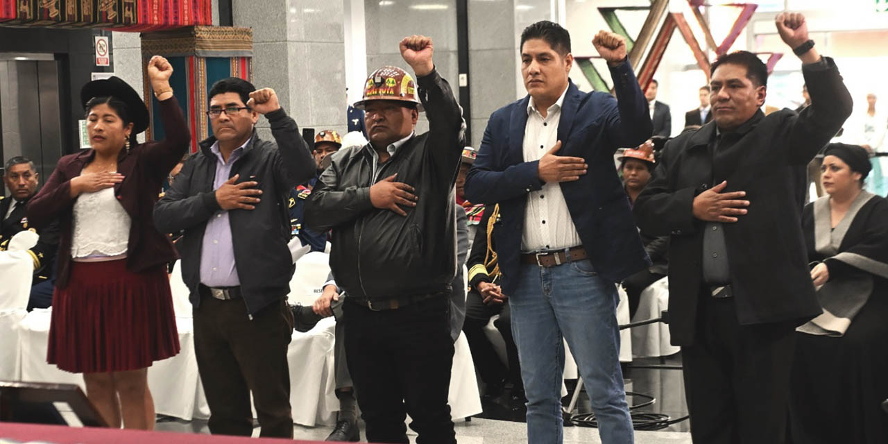 Posesión de los nuevos ministros en la Casa Grande del Pueblo. | Foto: Archivo