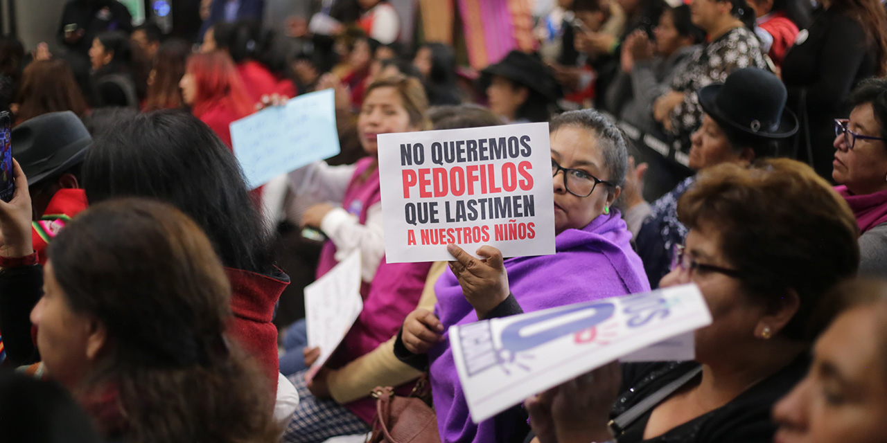 Arce remite a la Asamblea anteproyecto de ley para la protección reforzada de infantes