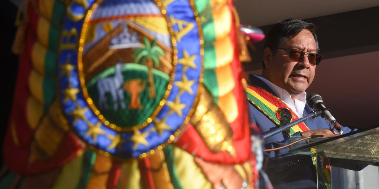El presidente Luis Arce en el acto por el 133 aniversario de reapertura del Colegio Militar del Ejército "Gualberto Villarroel", en la ciudad de La Paz.