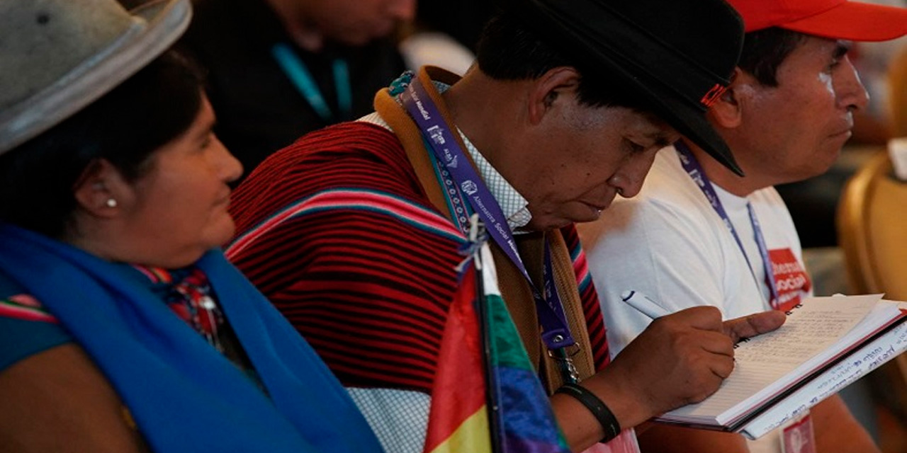 Guillermina Kuno, Efraín Mollo y Félix Santos en el encuentro en Caracas. Foto. Telesur