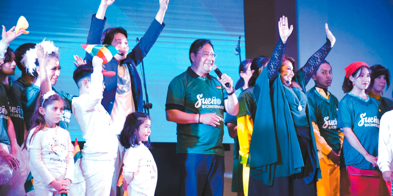El presidente Luis Arce en el lanzamiento del Sueño Bicentenario, en el campo ferial Chuquiago  Marka, en la zona Sur de La Paz. Foto: Gustavo Ticona