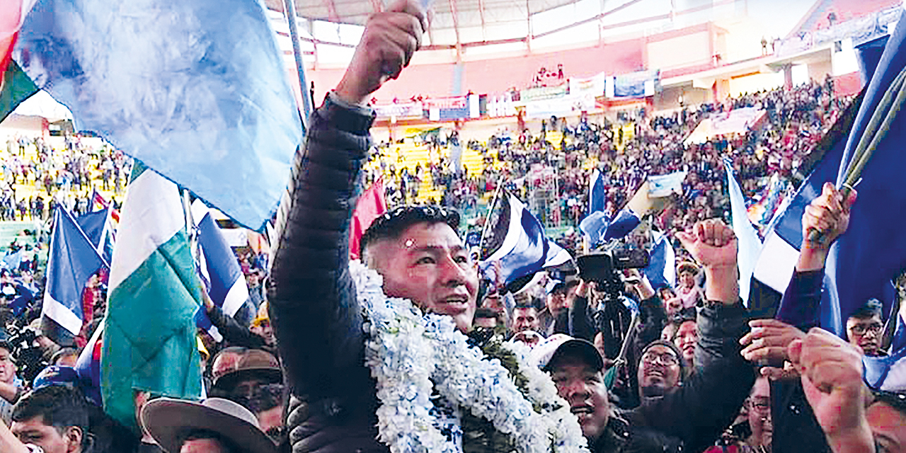 El dirigente campesino Grover García fue elegido presidente de la Dirección Nacional del MAS – IPSP durante el X Congreso del Instrumento Político en la ciudad de El Alto. Foto archivo Ahora el Pueblo