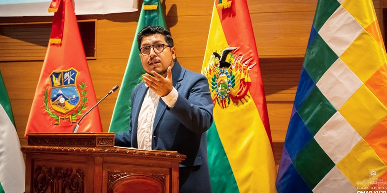 El presidente de la Comisión de Planificación Política, Economía y Finanzas, el diputado Omar Yujra.