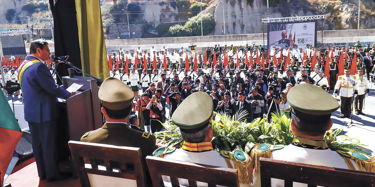El presidente Luis Arce en el 198 aniversario de la Policía Boliviana. | Foto: Presidencia