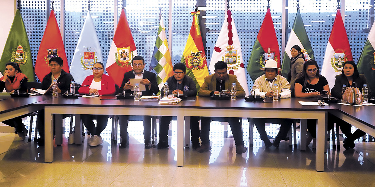 Comisión Mixta de Justicia Plural en sesión.