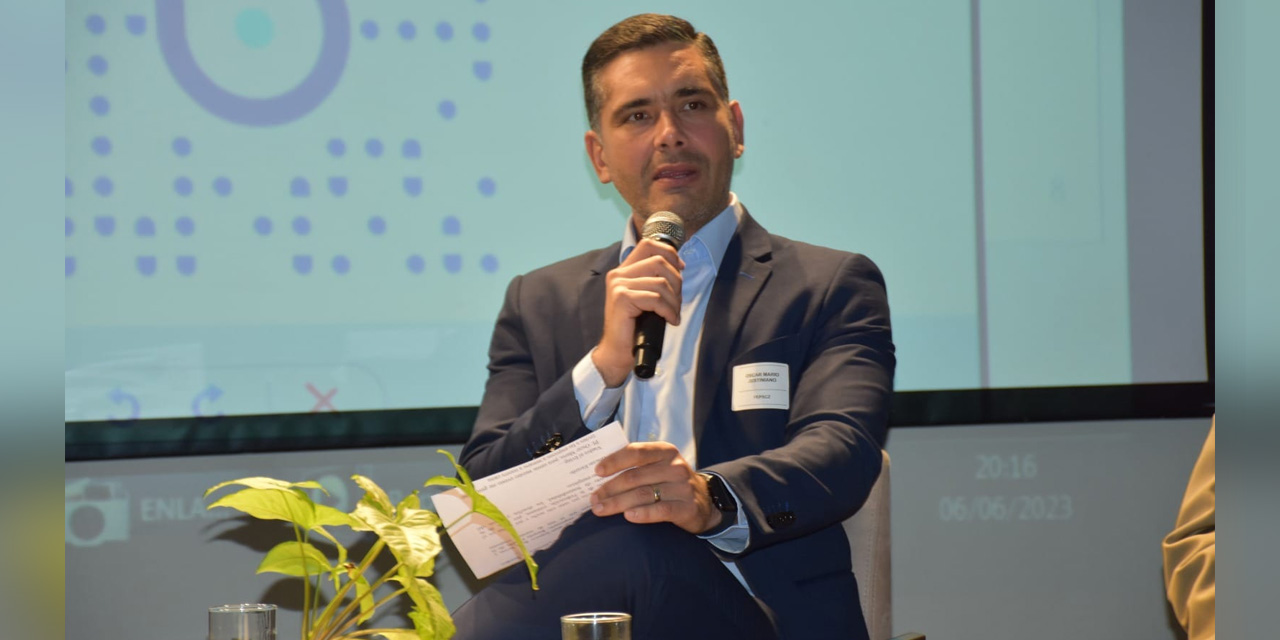 El presidente de la Federación de Empresarios Privados de Santa Cruz, Oscar Mario Justiniano.