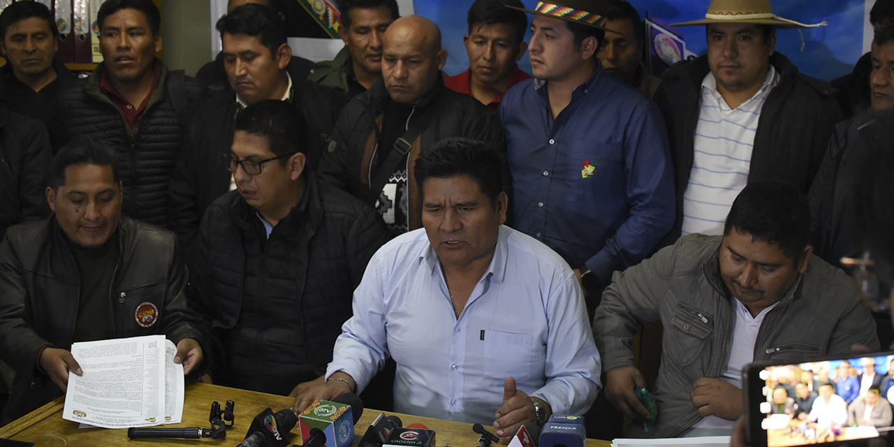 El comité ejecutivo de la Confederación Sindical de Comunidades Interculturales Originarias de Bolivia. Foto Gustavo Ticona