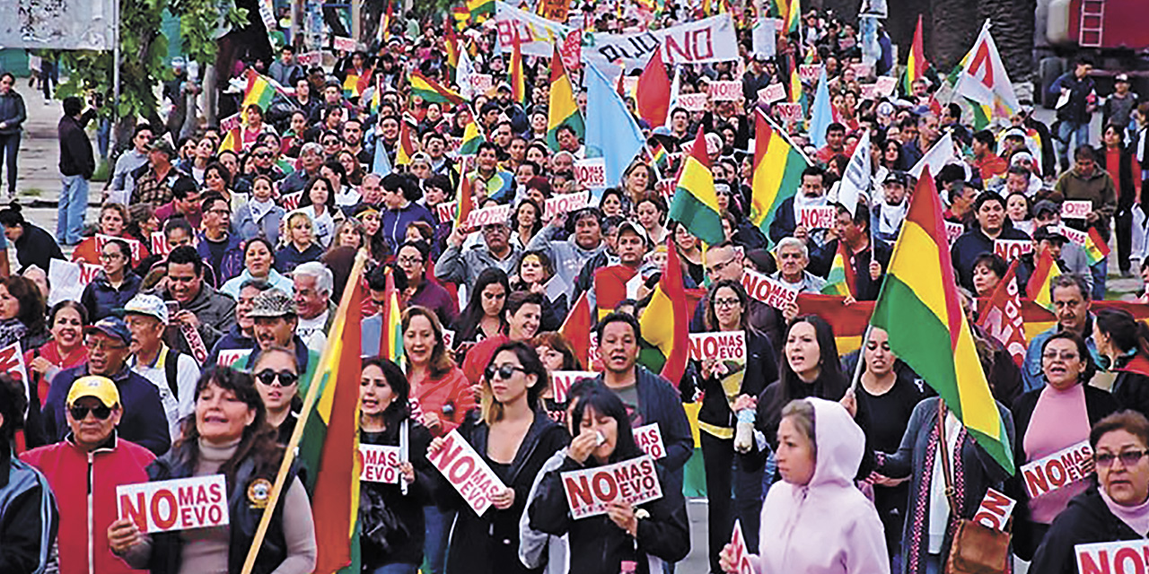 Una movilización en rechazo a Morales en 2016, cuando el referéndum dijo “no” a su repostulación.