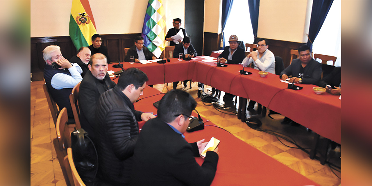 La reunión bicameral convocada por el presidente nato de la Asamblea, David Choquehuanca. | Foto: APG