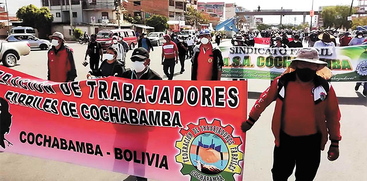 Trabajadores fabriles de Cochabamba. Foto: Archivo
