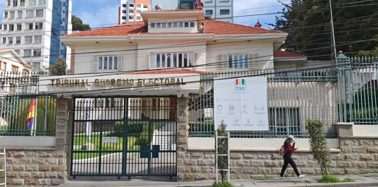 Frontis del TSE en la zona de Sopocachi, en la ciudad de La Paz. Foto: TSE