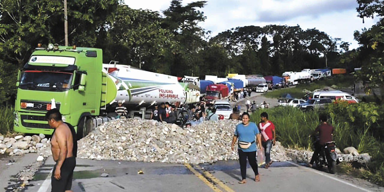 Un bloqueo de vías impulsado por los evistas.  | Foto: APG