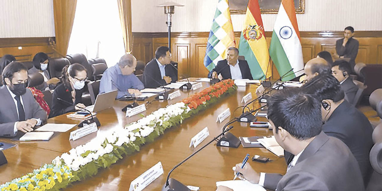 Autoridades de la India y Bolivia en una reunión pasada. | Foto: Archivo