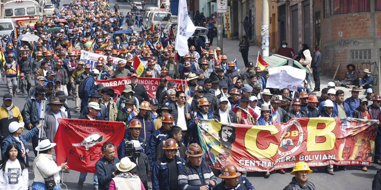 Movilización en defensa de la democracia, en La Paz. | Foto: Archivo