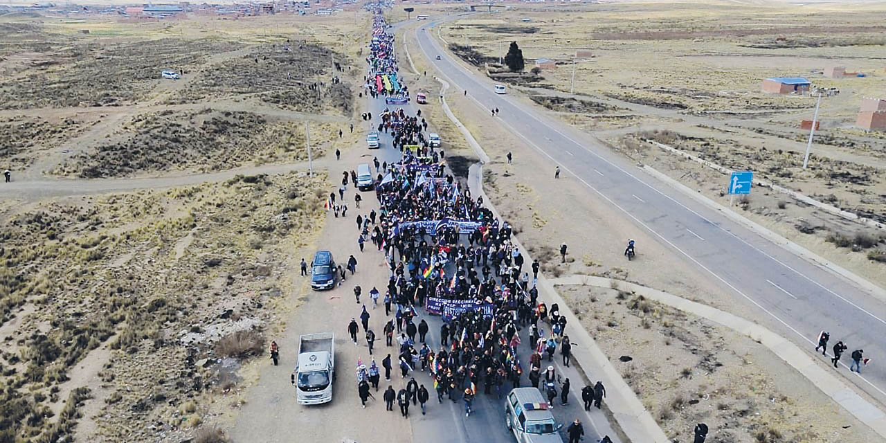 La marcha del evismo en Caracollo. | Foto: APG