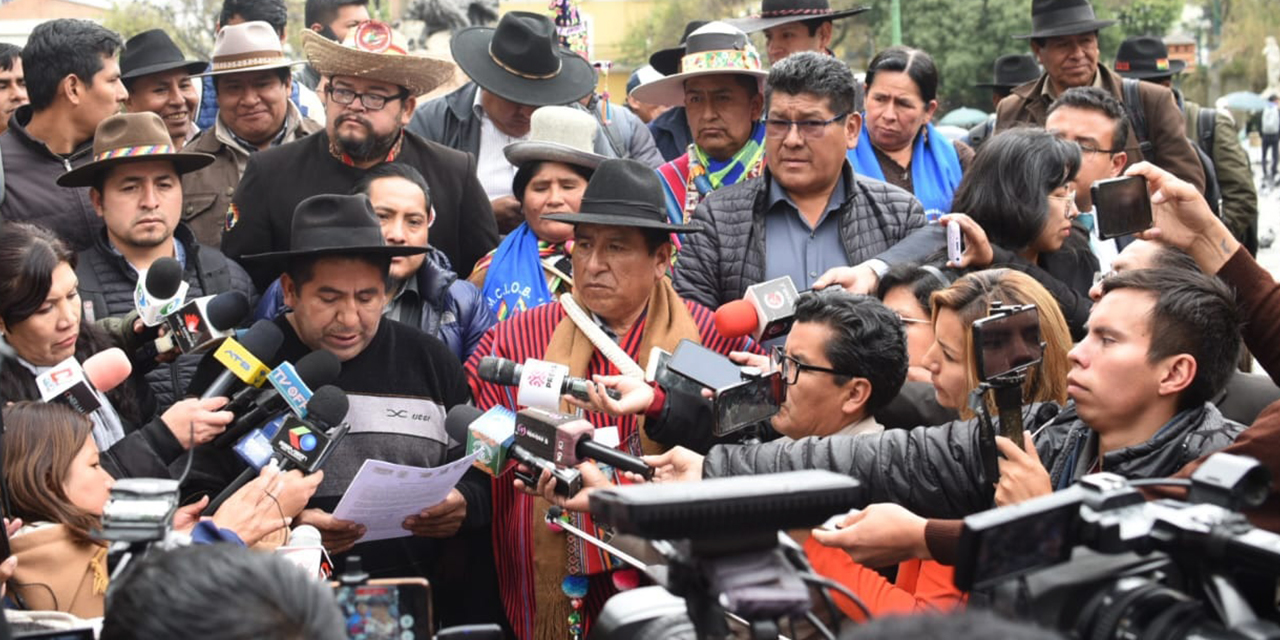 Las organizaciones del Pacto de Unidad en conferencia de prensa.