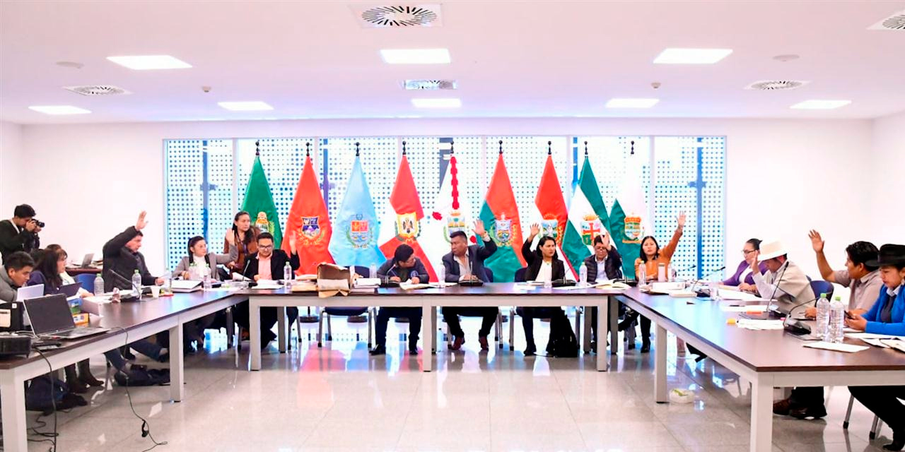 Una de las últimas sesiones de la Comisión Mixta de Justicia Plural. Foto: Facebook Senado