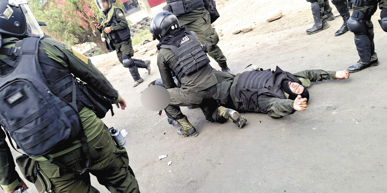 Un policía herido en Parotani. | Foto: RRSS