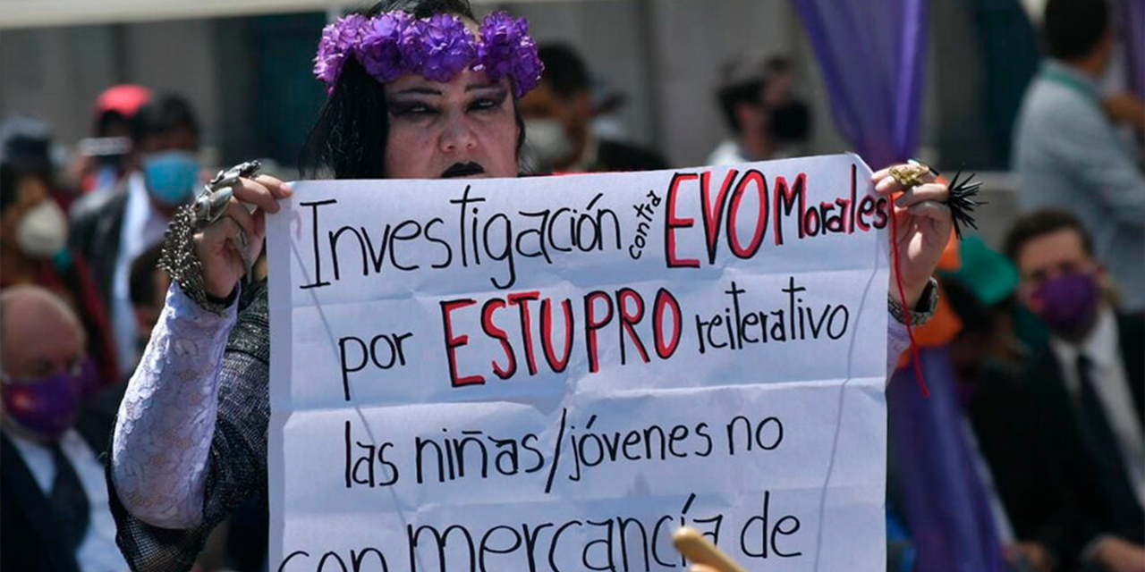 La activista María Galindo, en noviembre de 2020, exigió una investigación a Evo Morales por estupro. Foto: APG