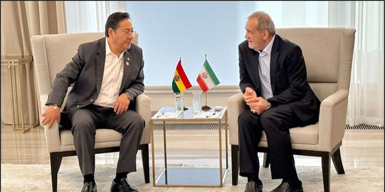 Los presidentes Luis Arce, de Bolivia, y  de la República Islámica de Irán, Masoud Pezeshkian. Foto Presidencia