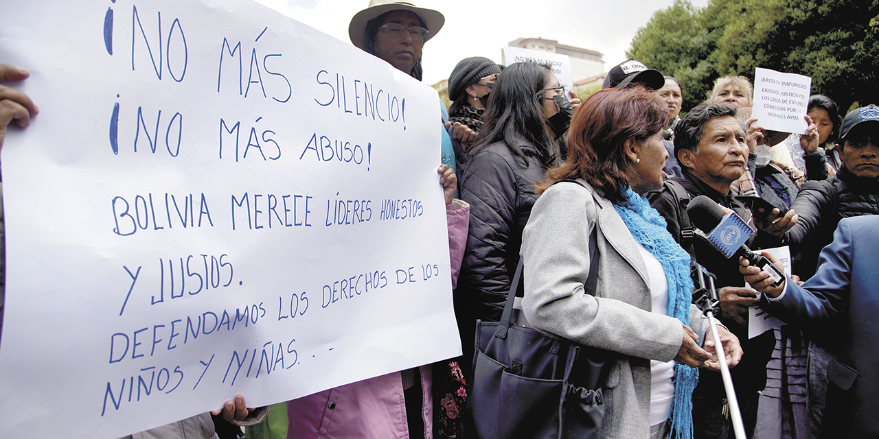 Protesta de madres contra abusos sexuales.