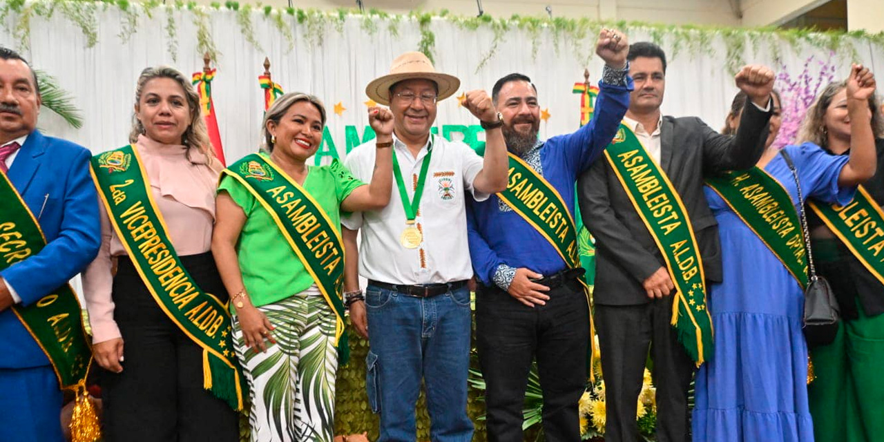El presidente Luis Arce en el acto de conmemoración del 26 aniversario de la Asociación de Gobiernos Autónomos Municipales del Beni. Foto: Presidencia