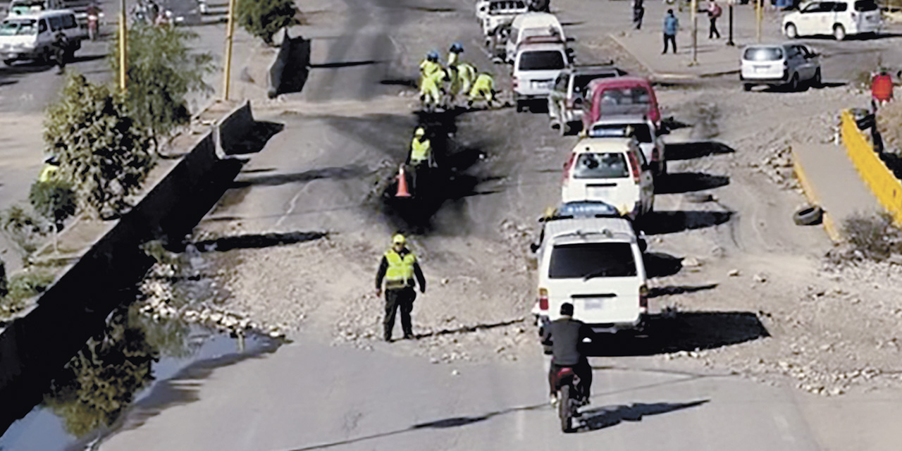 Levantan un punto de bloqueo en Vinto. | Foto: RRSS