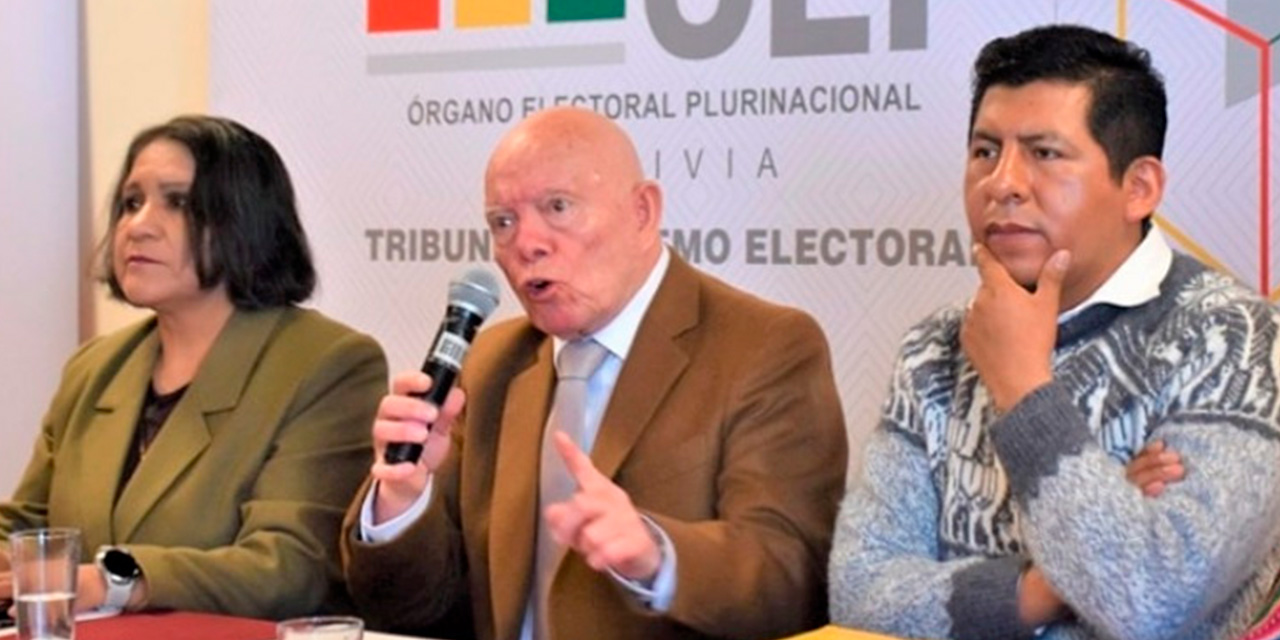 Hassenteufel en conferencia de prensa. Foto: TSE