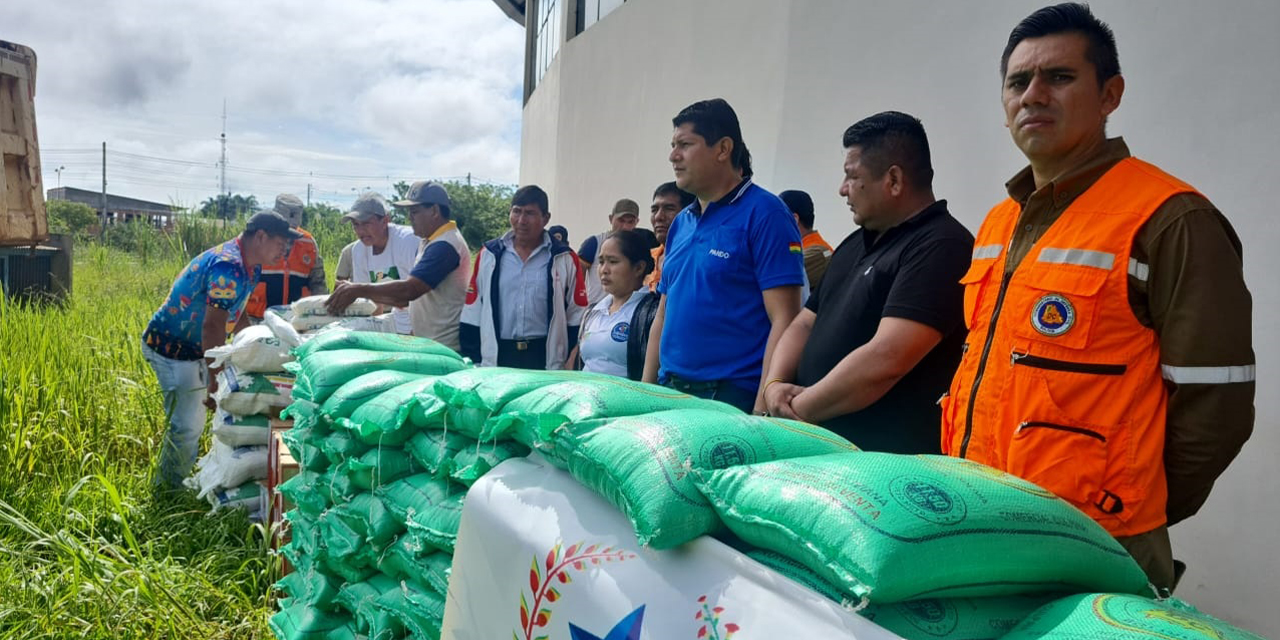 El Gobierno lleva ayuda humanitaria a pueblos indígenas de Pando.