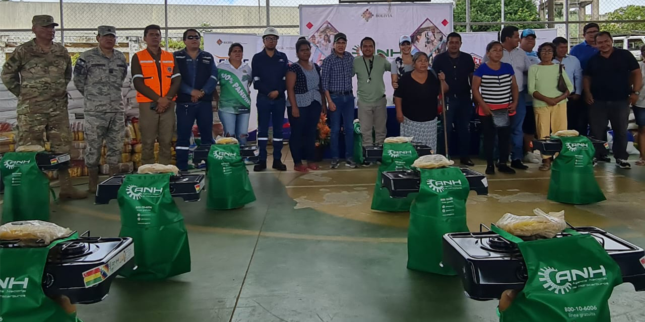 Hidrocarburos entrega ayuda humanitaria para familias damnificadas de Cobija 