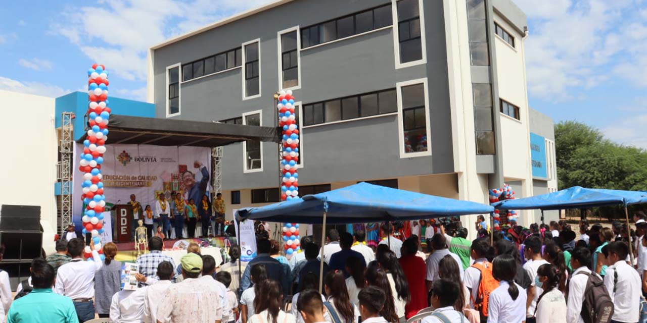 Acto de entrega de la unidad educativa Puerto Margarita. | Foto: Presidencia