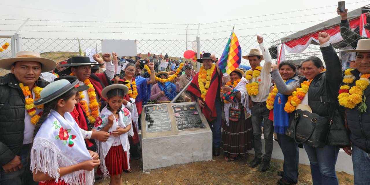 El sistema de riego que el presidente Luis Arce entregó a la población de Cristalinas. | Foto: Presidencia