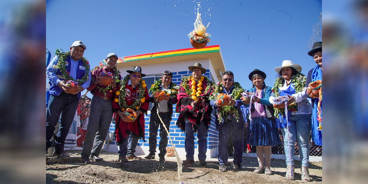 Presidente entrega obras de electricidad, agua potable y gas domiciliario en Chuquisaca