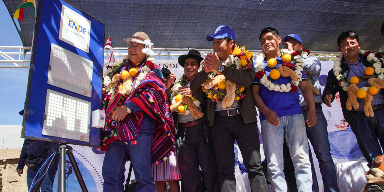Presidente entrega un sistema de riego para el municipio El Villar, en Chuquisaca