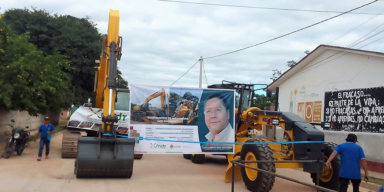 La maquinaria entregada al municipio chuquisaqueño. (Foto: FNDR)