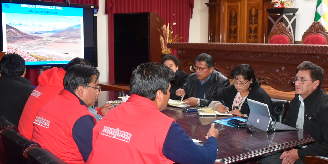 Reunión con autoridades e instituciones de Oruro.  (Foto:  Ministerio de Minería)