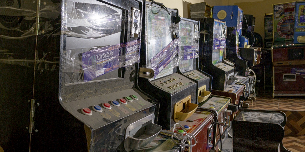 Parte los equipos de juego ilegal en Santa Cruz.
