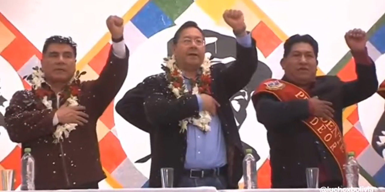 Arce participa en el 23 aniversario de la Asociación de Municipios del Departamento de Oruro 