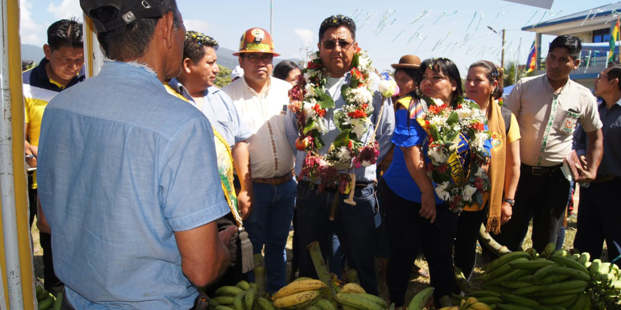 La feria de la fruta en Teoponte, con la presencia del ministro de Desarrollo Rural, Remmy Gonzales. (Foto: MDRYT)