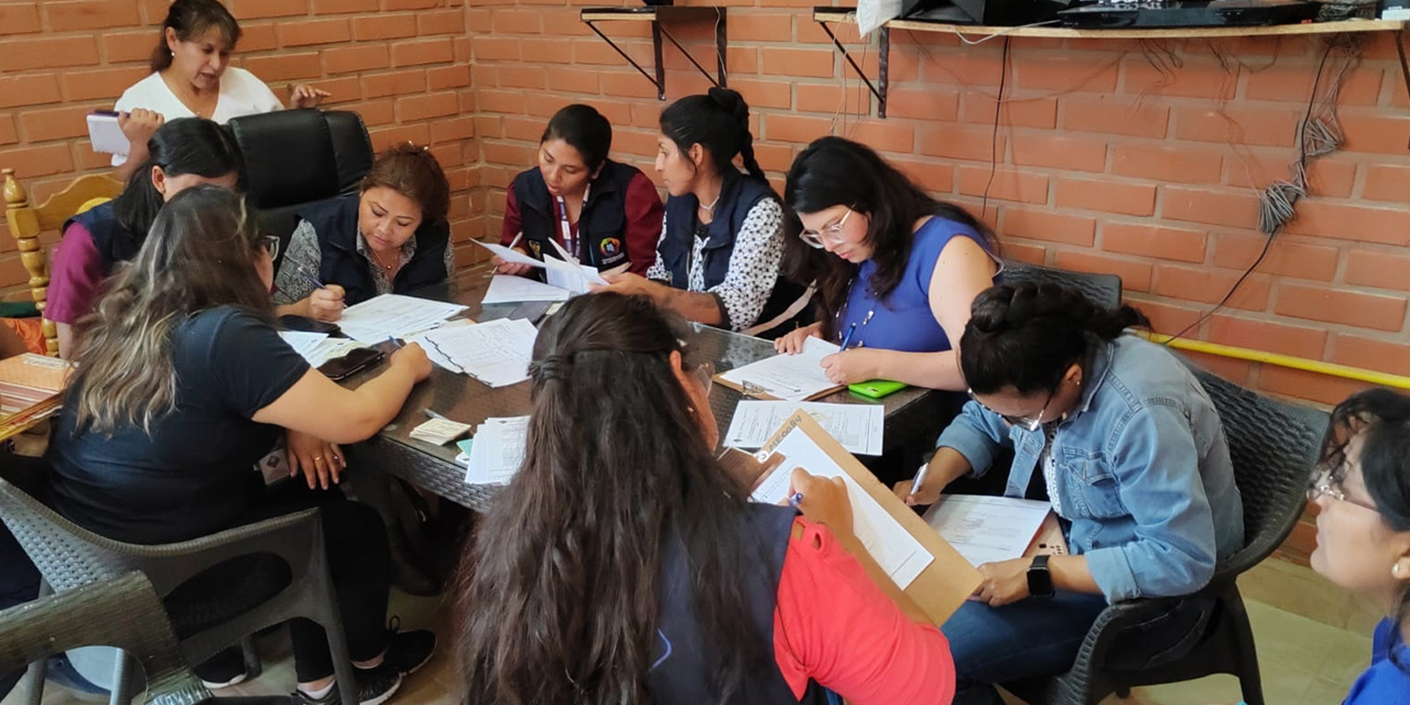 Equipo técnico hace relevamiento de casos.